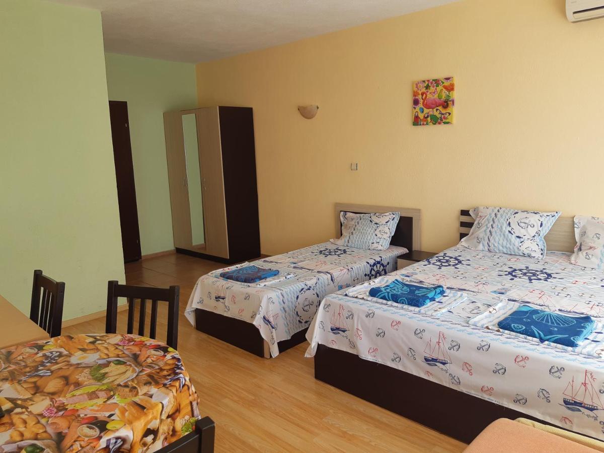 Kazlarov Guest House Kiten  Kültér fotó