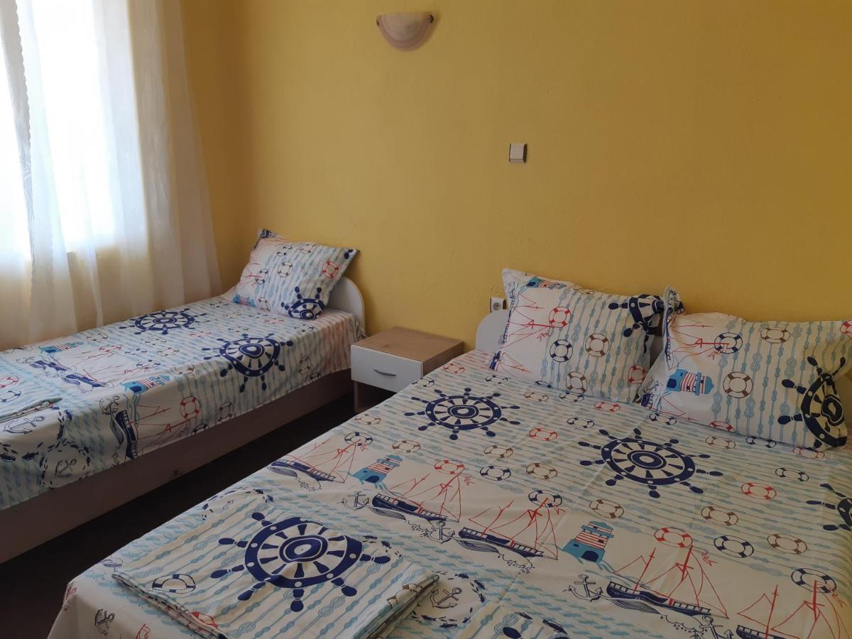 Kazlarov Guest House Kiten  Kültér fotó