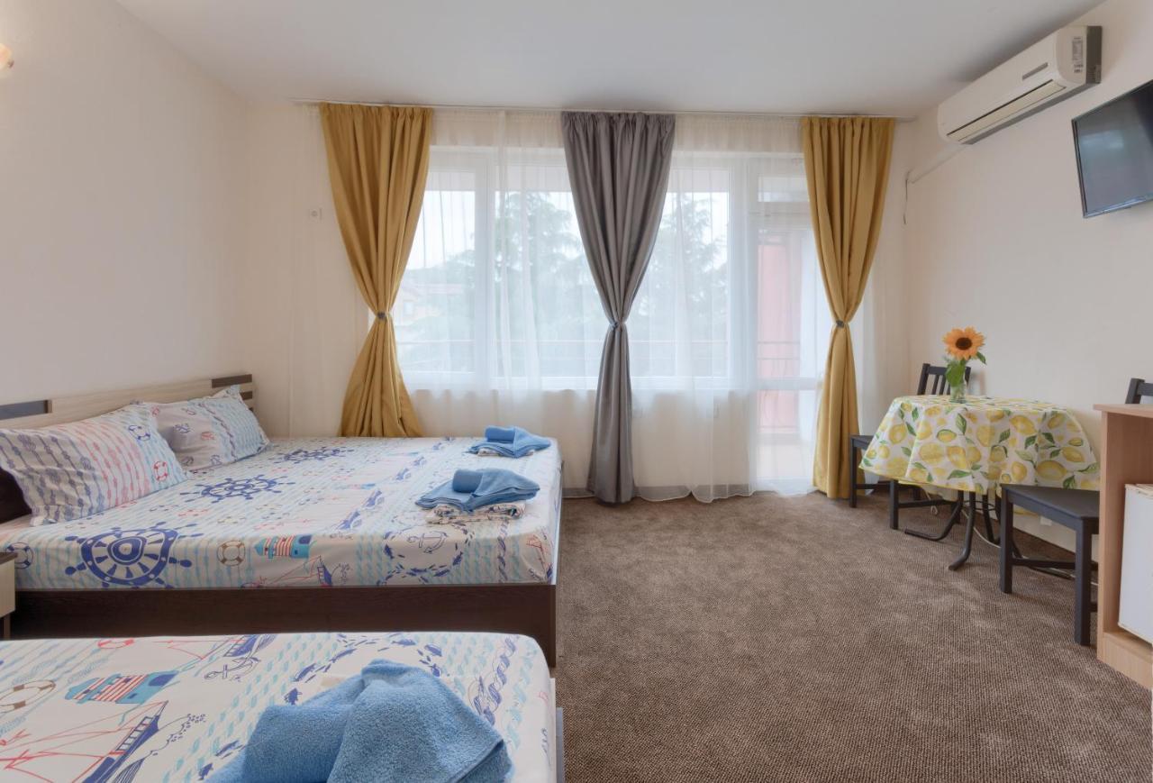 Kazlarov Guest House Kiten  Kültér fotó